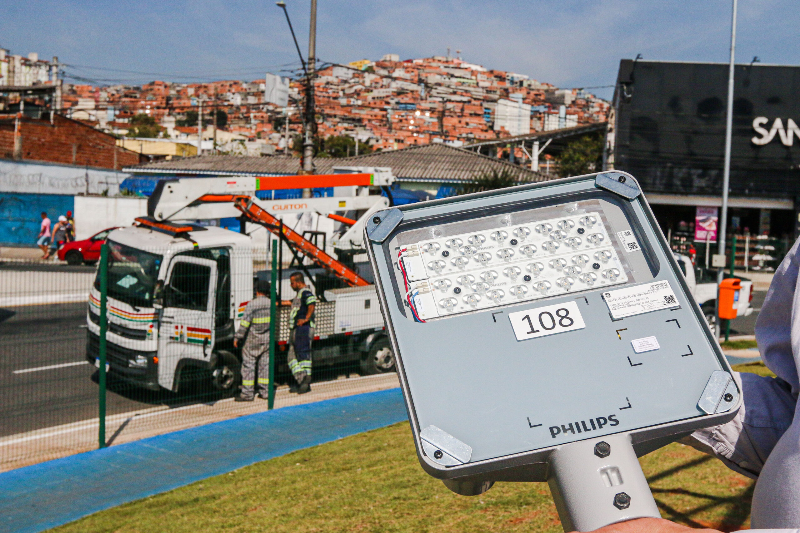 Prefeito Orlando Morando anuncia 5ª fase do Programa Mais Luz