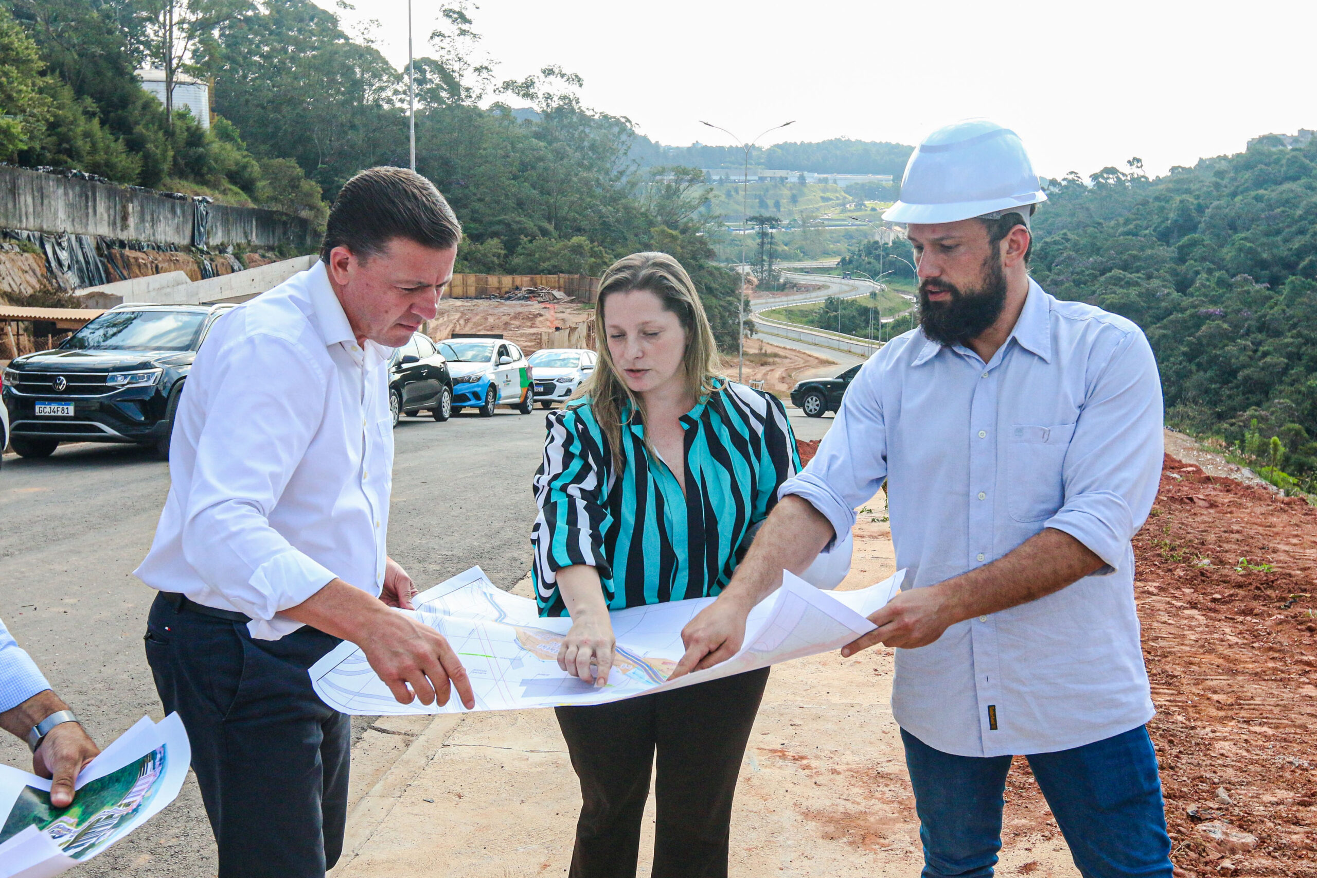 Prefeito Orlando Morando vistoria última etapa da construção de viário que liga o Jardim Silvina à Vila Sabesp