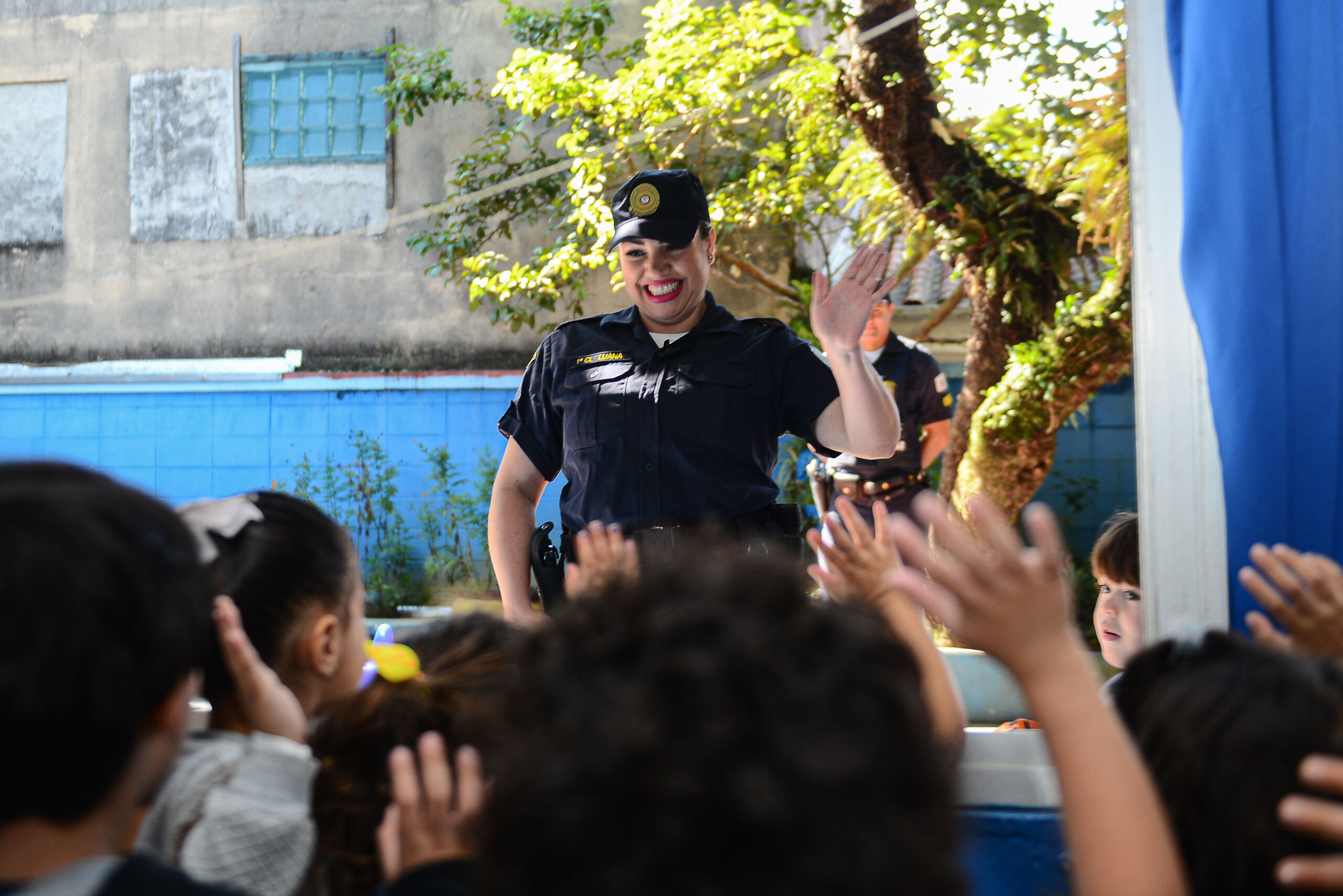 GCM de São Bernardo alia profissão e maternidade reforçando segurança na escola da filha