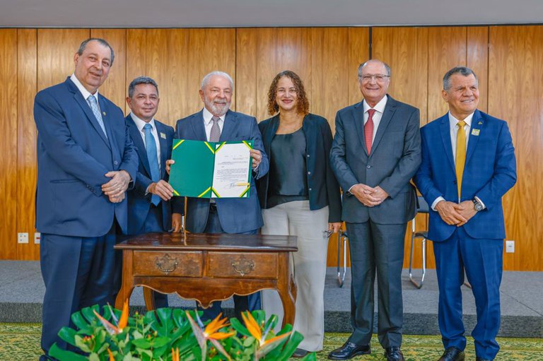 Governo Federal assina decreto que garante mais autonomia ao Centro de Bionegócios da Amazônia